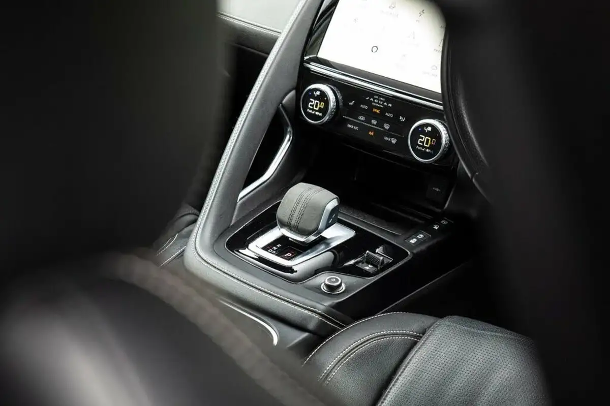 2021-jaguar-e-pace-15-p300e-r-dynamic-s-big-20