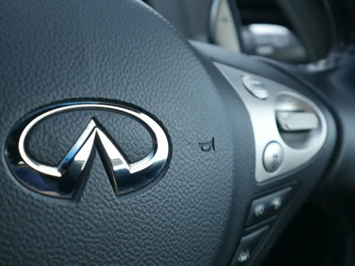 2015-infiniti-qx70-30td-s-design-big-50