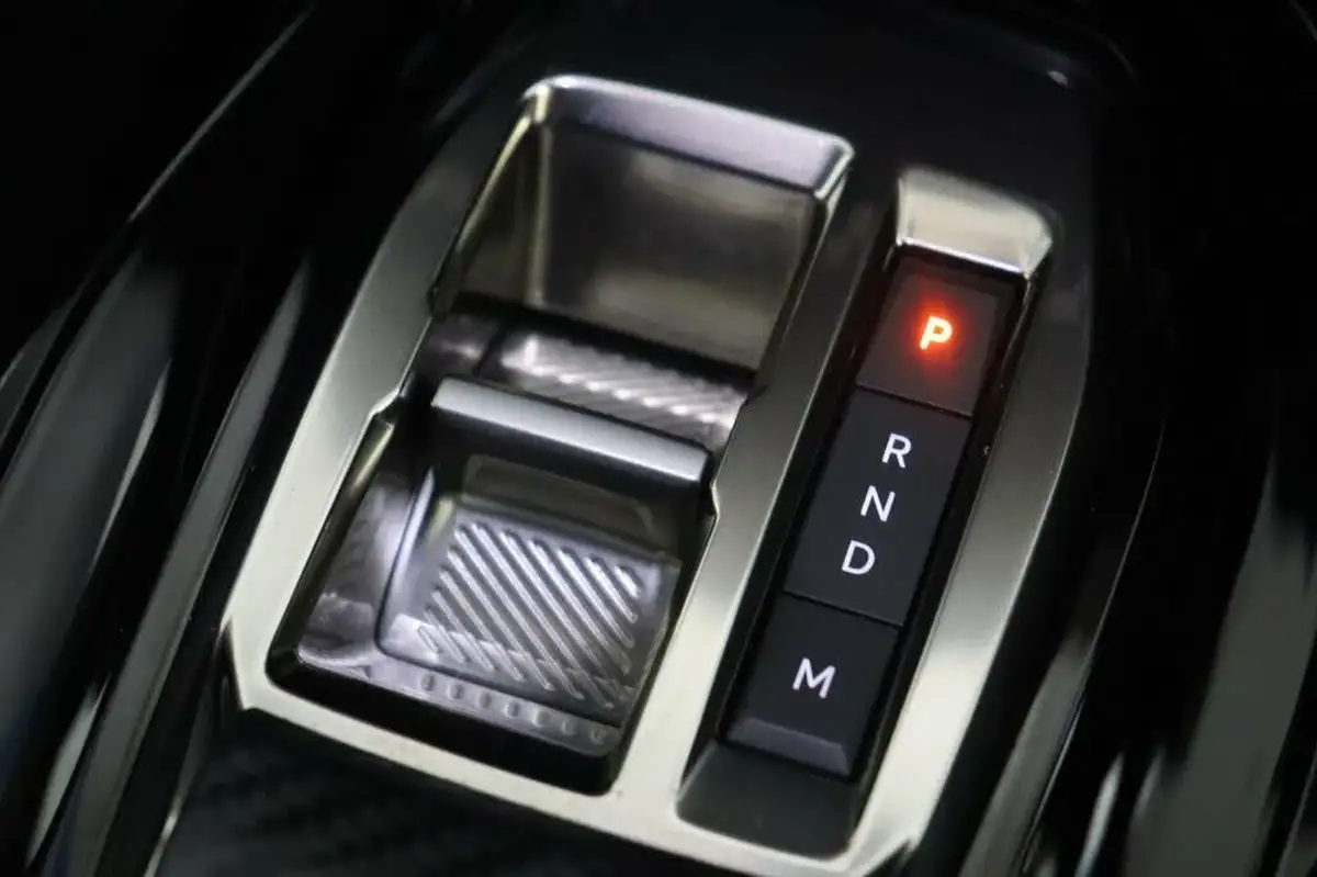 2023-peugeot-2008-suv-big-24