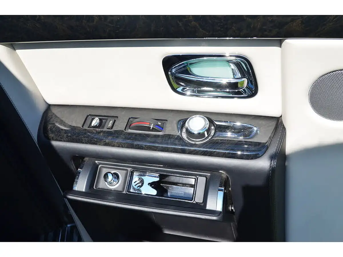 2016-rolls-royce-phantom-67-coupe-2d-big-14