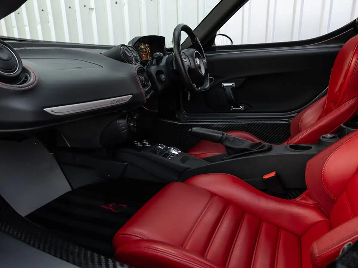 2017-alfa-romeo-4c-18-tbi-big-4