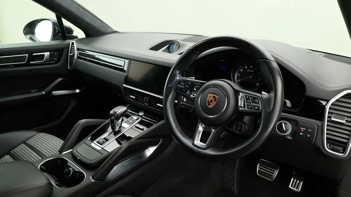2022-porsche-cayenne-40-v8-turbo-coupe-big-27