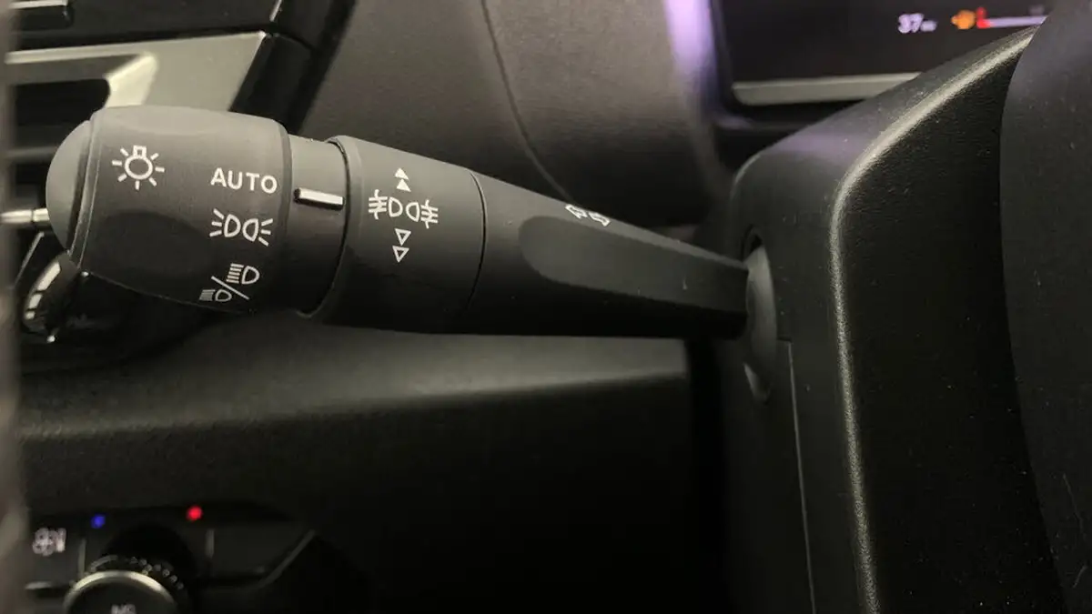 2023-citroen-c4-12-puretech-sense-plus-big-32