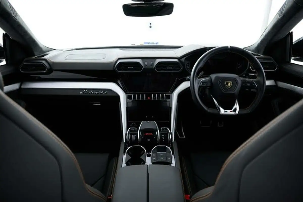 2023-lamborghini-urus-40-no-trim-big-16