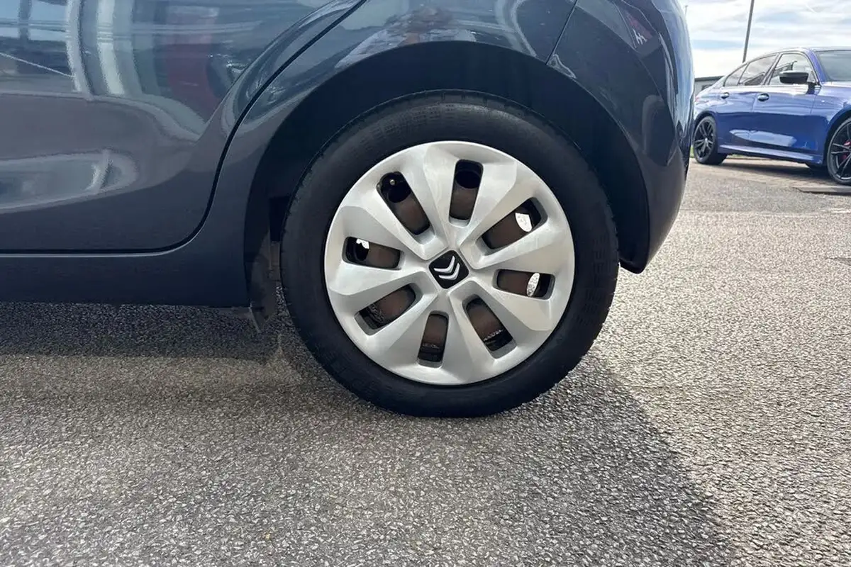 2017-citroen-c1-10-vti-airscape-feel-big-11