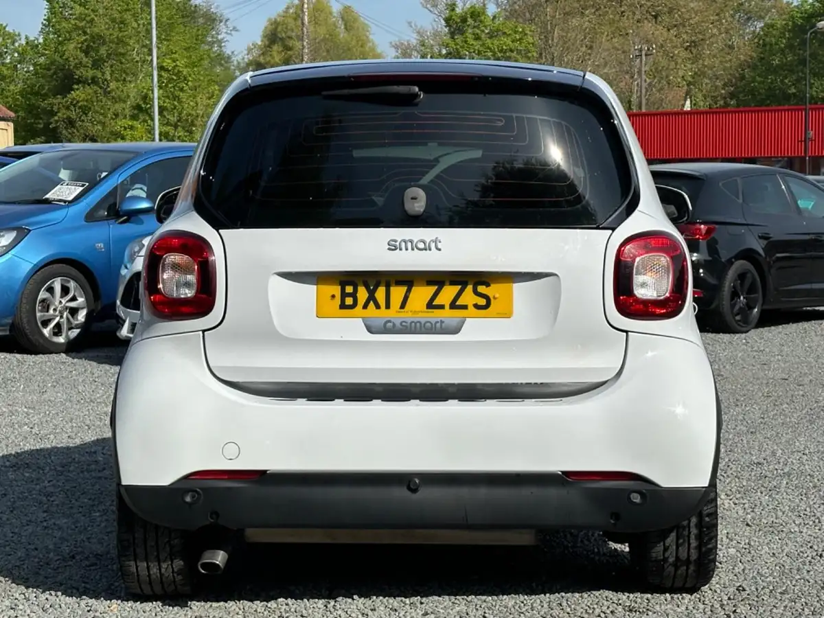 2017-smart-fortwo-09-edition-white-twinamic-big-6