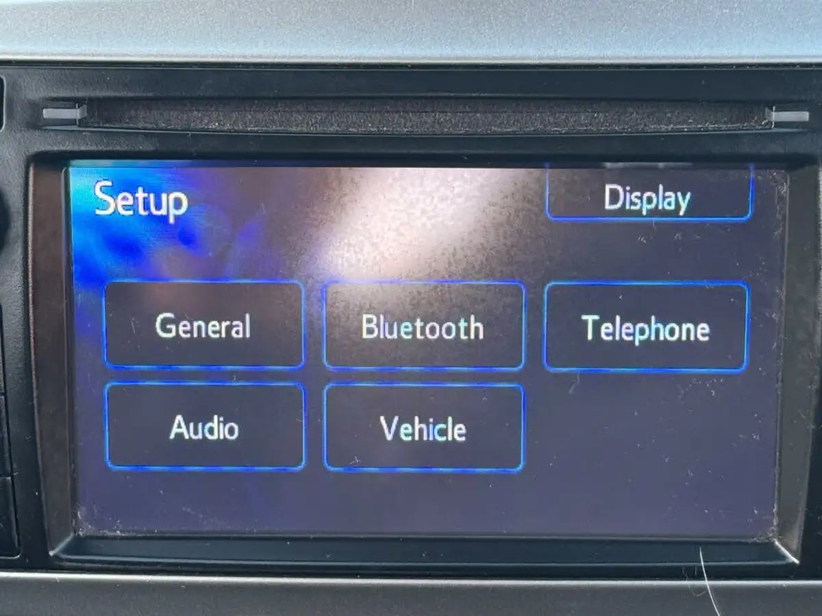 2014-toyota-yaris-15-vvt-i-icon-hybrid-big-37
