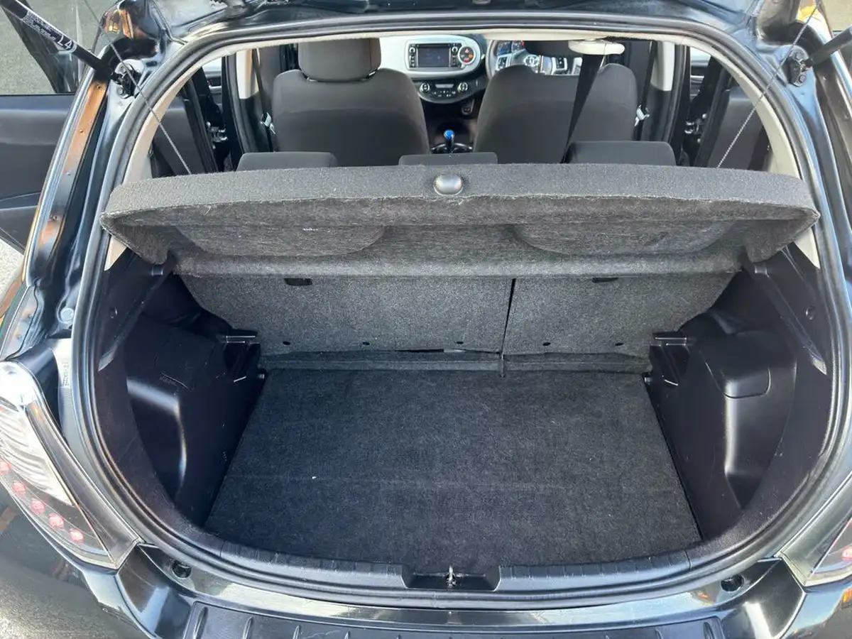 2014-toyota-yaris-15-vvt-i-icon-hybrid-big-65