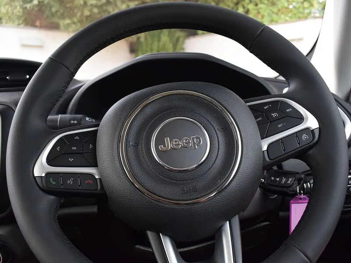 2020-jeep-renegade-13-gse-longitude-big-17