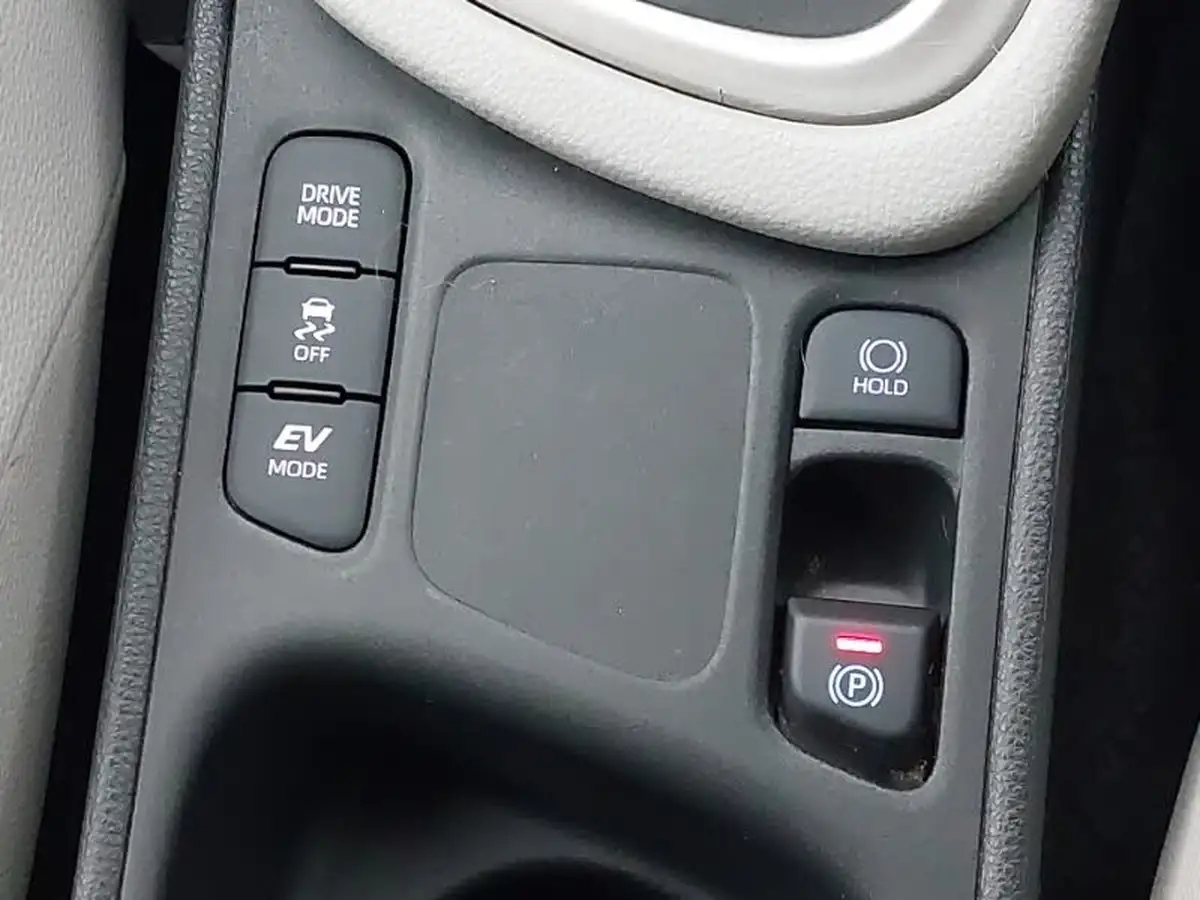2022-toyota-yaris-15-vvt-i-excel-big-14