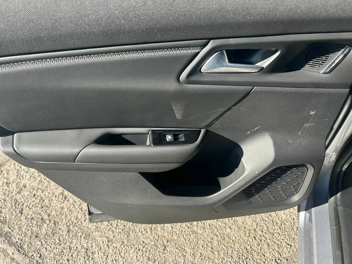 2023-citroen-c5-x-12-puretech-shine-big-26