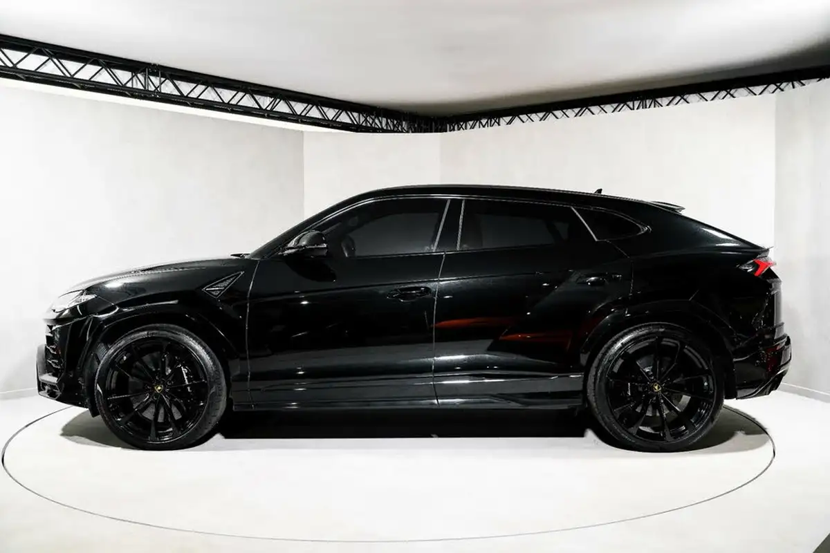 2019-lamborghini-urus-40-no-trim-big-7
