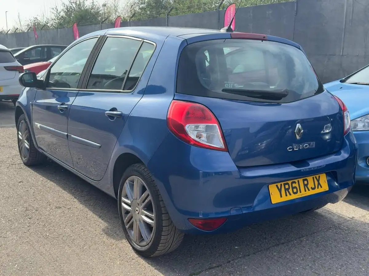 2011-renault-clio-16-dynamique-tom-tom-vvt-hatchback-5d-auto-big-16