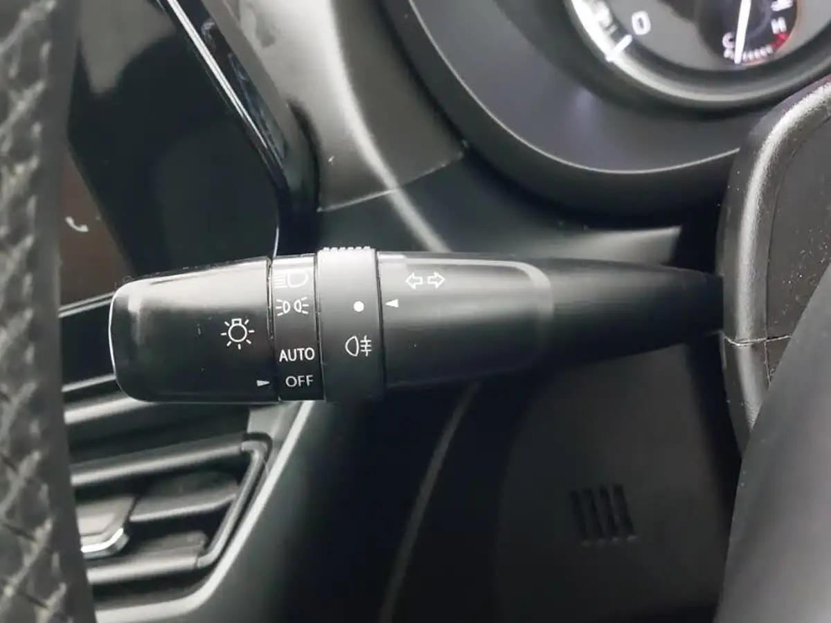 2022-suzuki-s-cross-14-boosterjet-motion-big-18