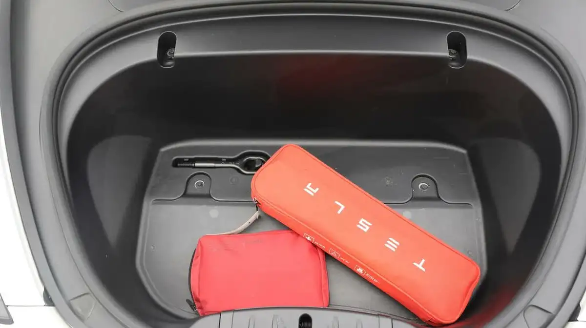 2020-tesla-model-3-e-standard-plus-big-18