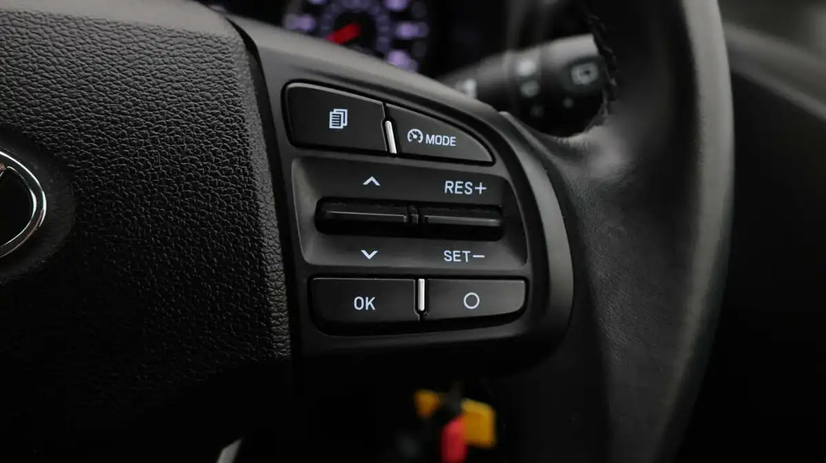 2023-hyundai-i10-10-se-big-25