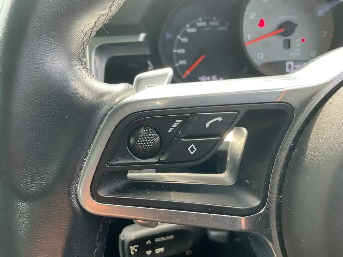 2021-porsche-macan-30-s-big-35