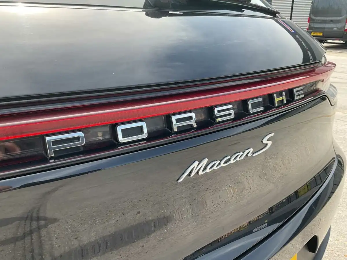 2021-porsche-macan-30-s-big-11