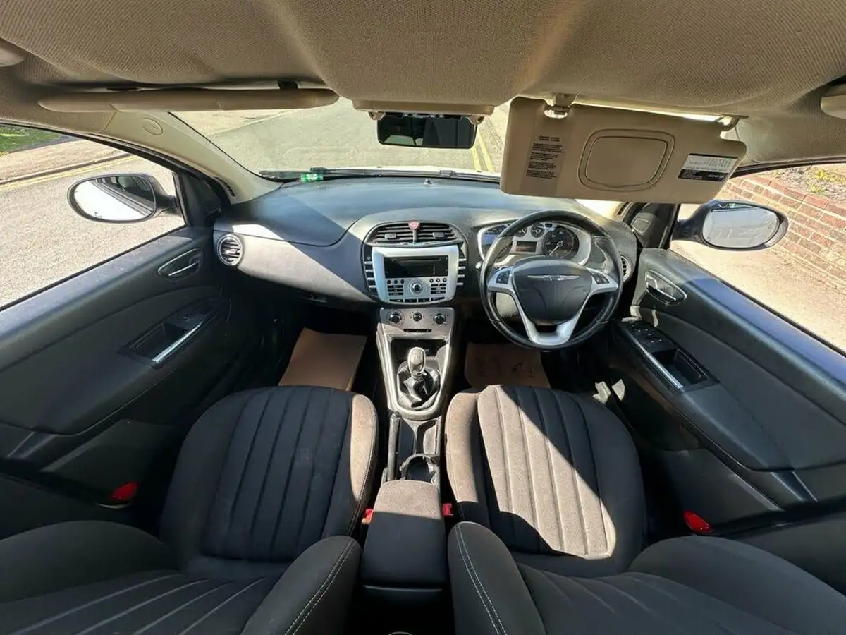 2012-chrysler-delta-16td-se-big-1