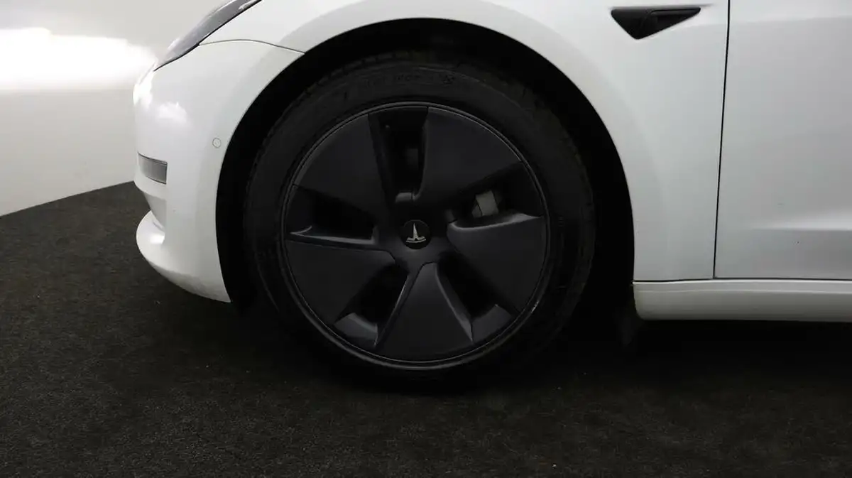 2022-tesla-model-3-e-long-range-big-17