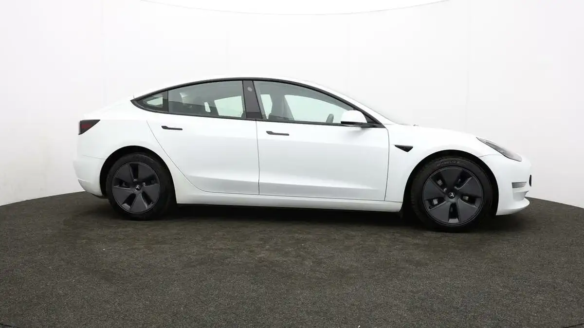 2022-tesla-model-3-e-long-range-big-34