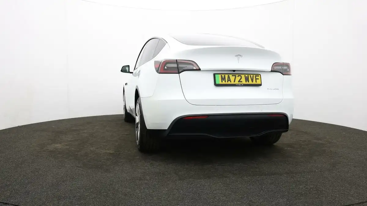 2022-tesla-model-y-e-long-range-big-25