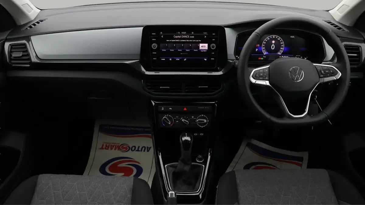 2024-volkswagen-t-cross-10-tsi-life-115ps-dsg-big-12
