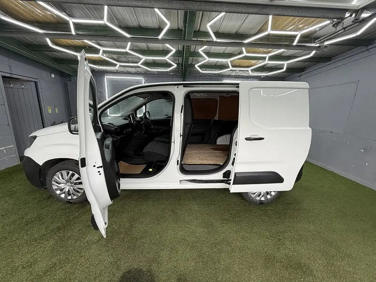 2019-peugeot-partner-15-bluehdi-1000-professional-100ps-eu6dt-panel-big-29
