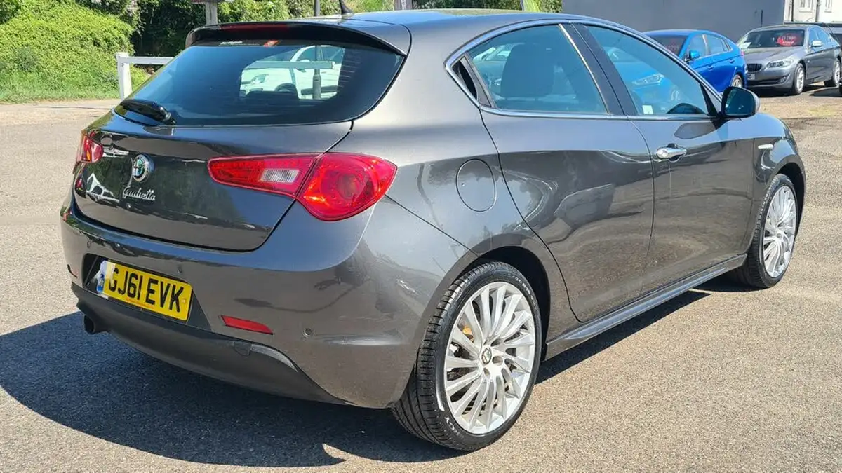 2011-alfa-romeo-giulietta-14-veloce-multiair-170bhp-big-4