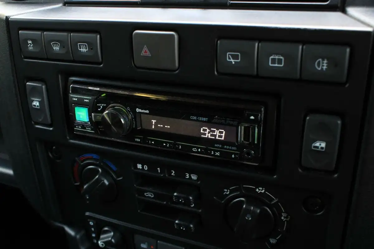 2015-land-rover-90-defender-22td-xs-station-wagon-3-drs-big-19