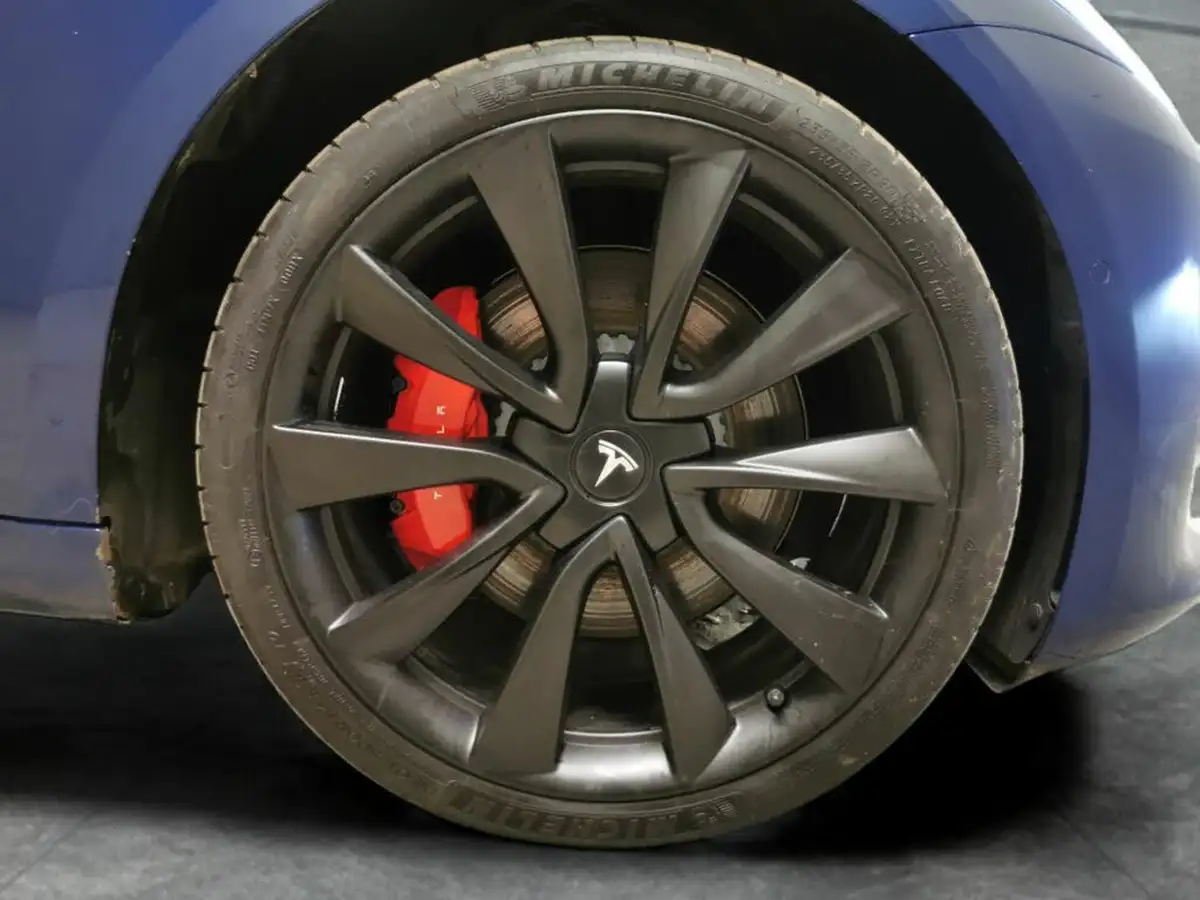 2020-tesla-model-3-e-performance-big-24