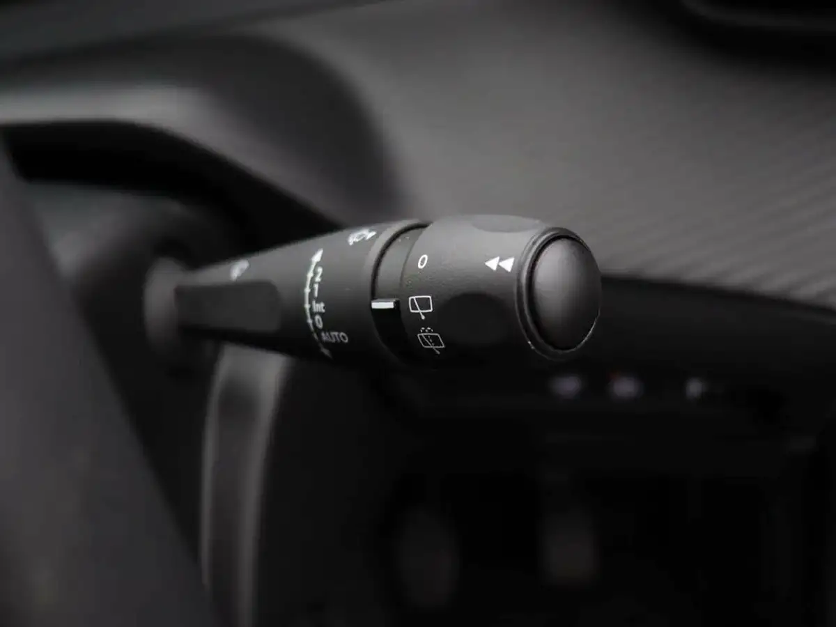 2022-peugeot-2008-suv-12-puretech-active-premium-big-32