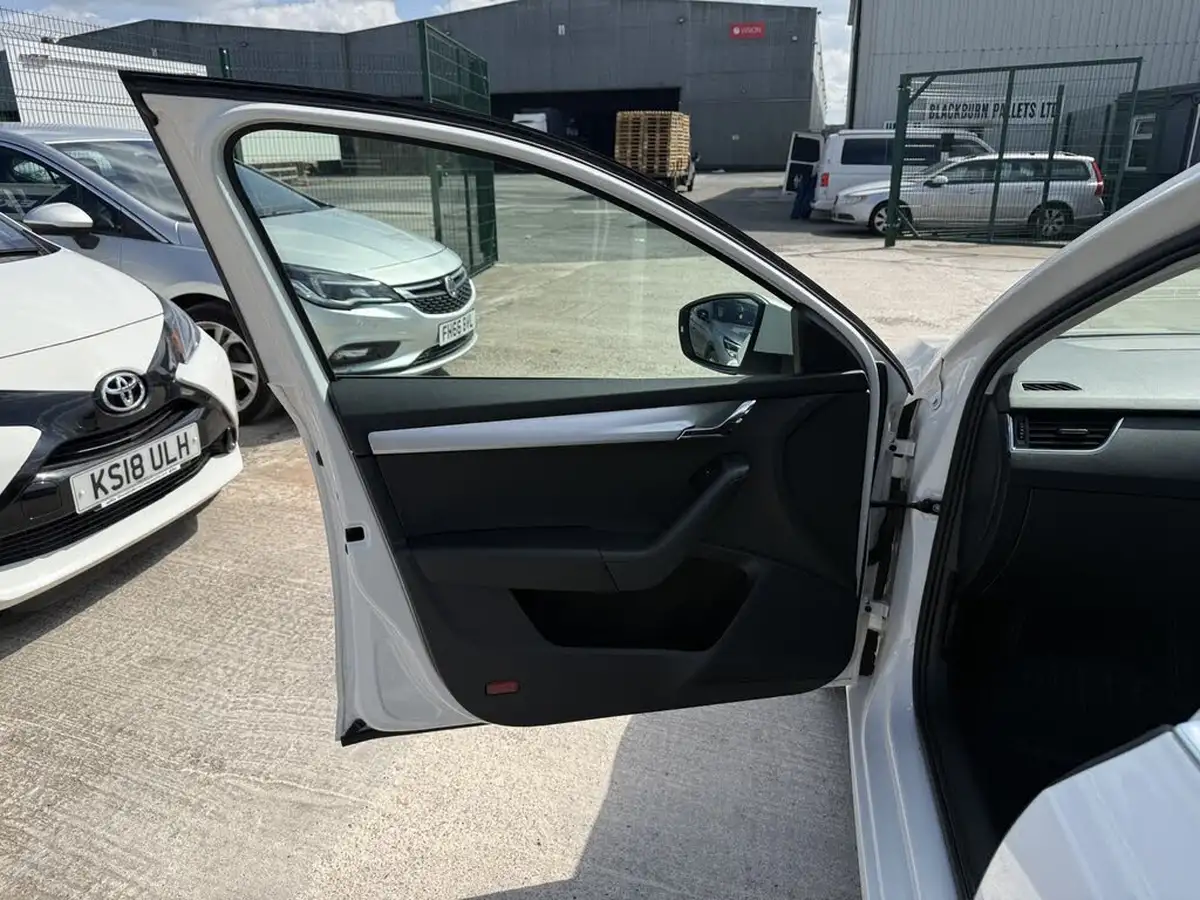 2019-skoda-octavia-10-tsi-se-technology-hatchback-big-47