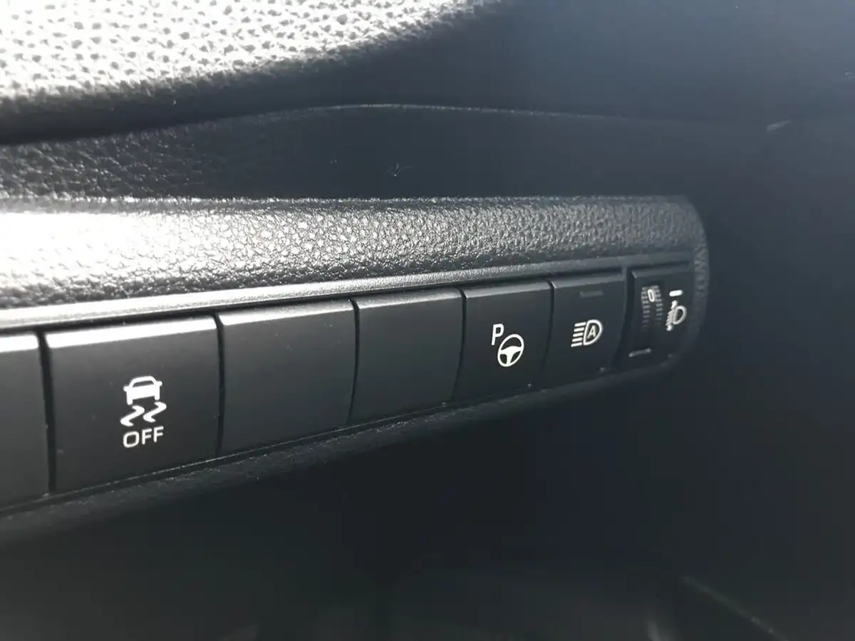 2021-toyota-corolla-18-vvt-i-icon-tech-spare-wheel-touring-sports-5d-big-22