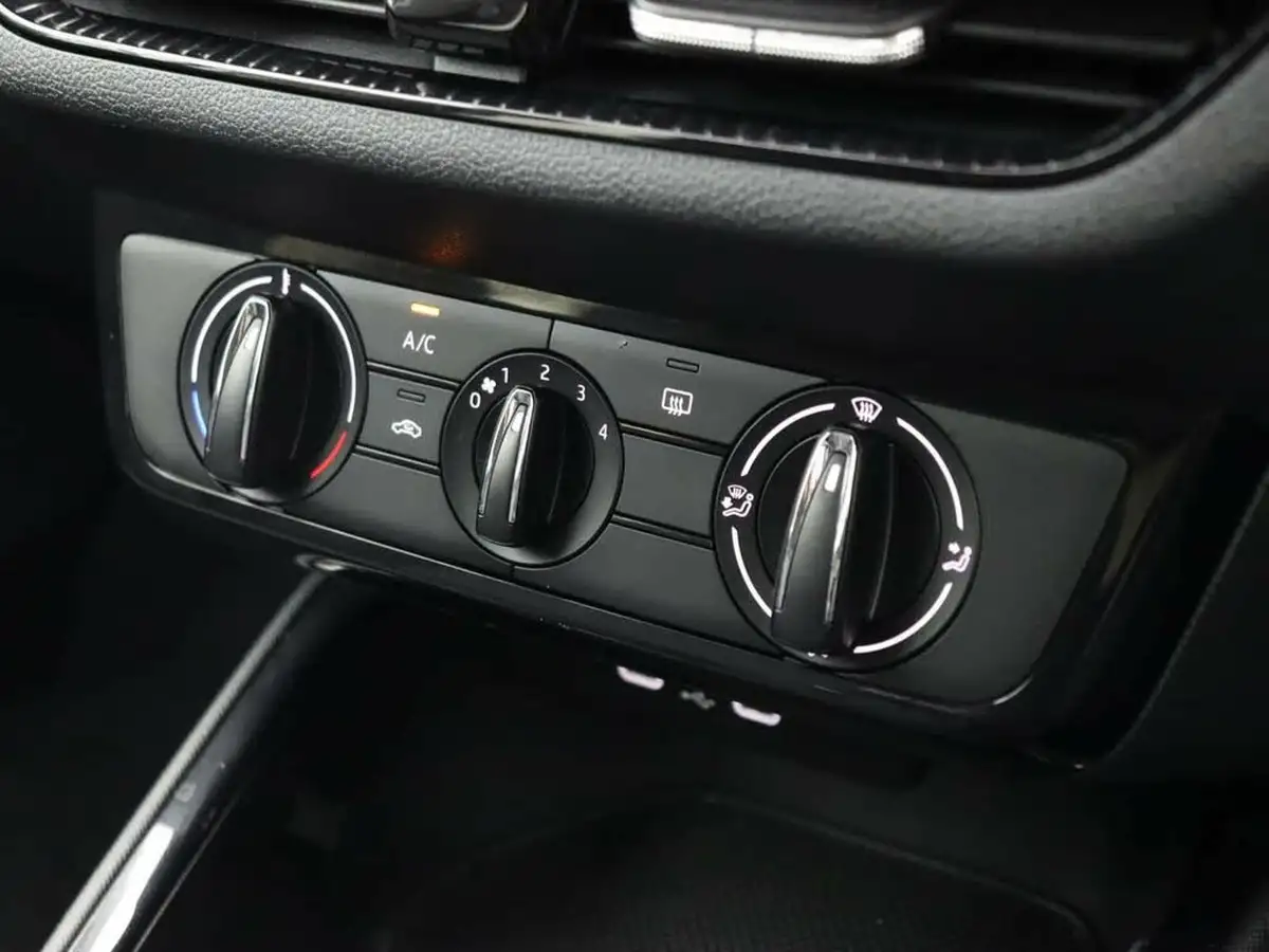 2023-skoda-fabia-10-mpi-colour-edition-big-29