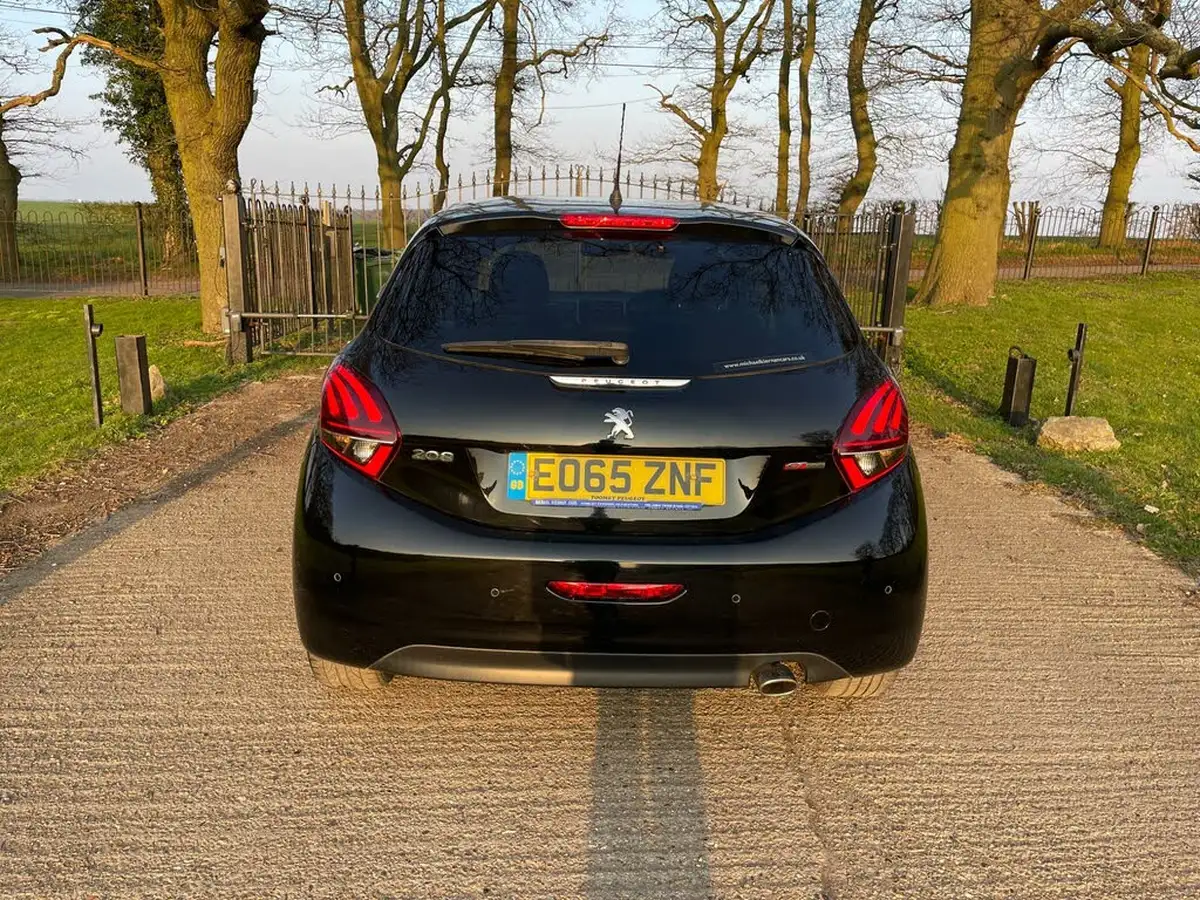 2015-peugeot-208-16bluehdi-gt-line-120bhp-ss-3d-big-9