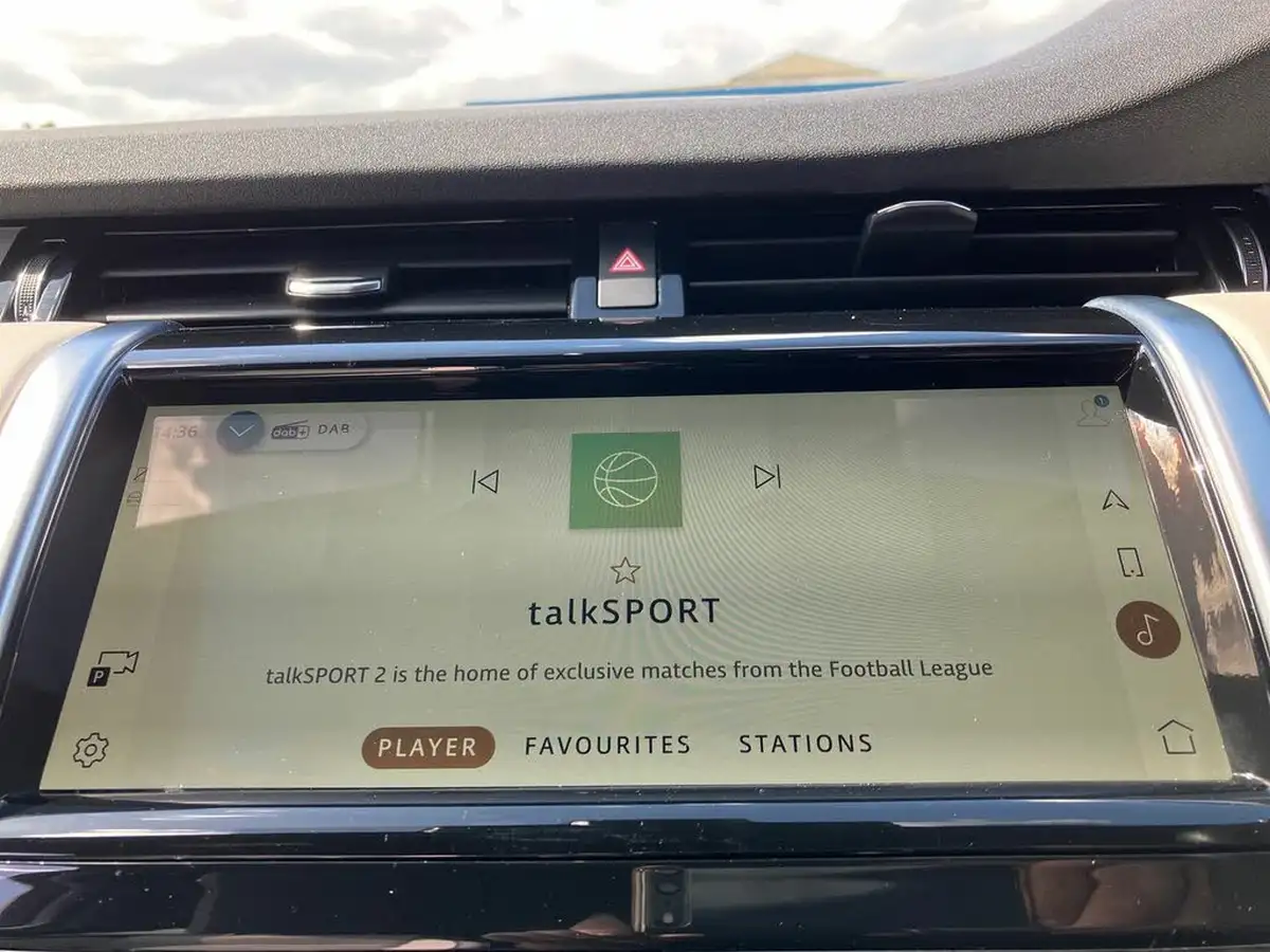 2023-land-rover-discovery-sport-20-d200-r-dynamic-hse-big-9