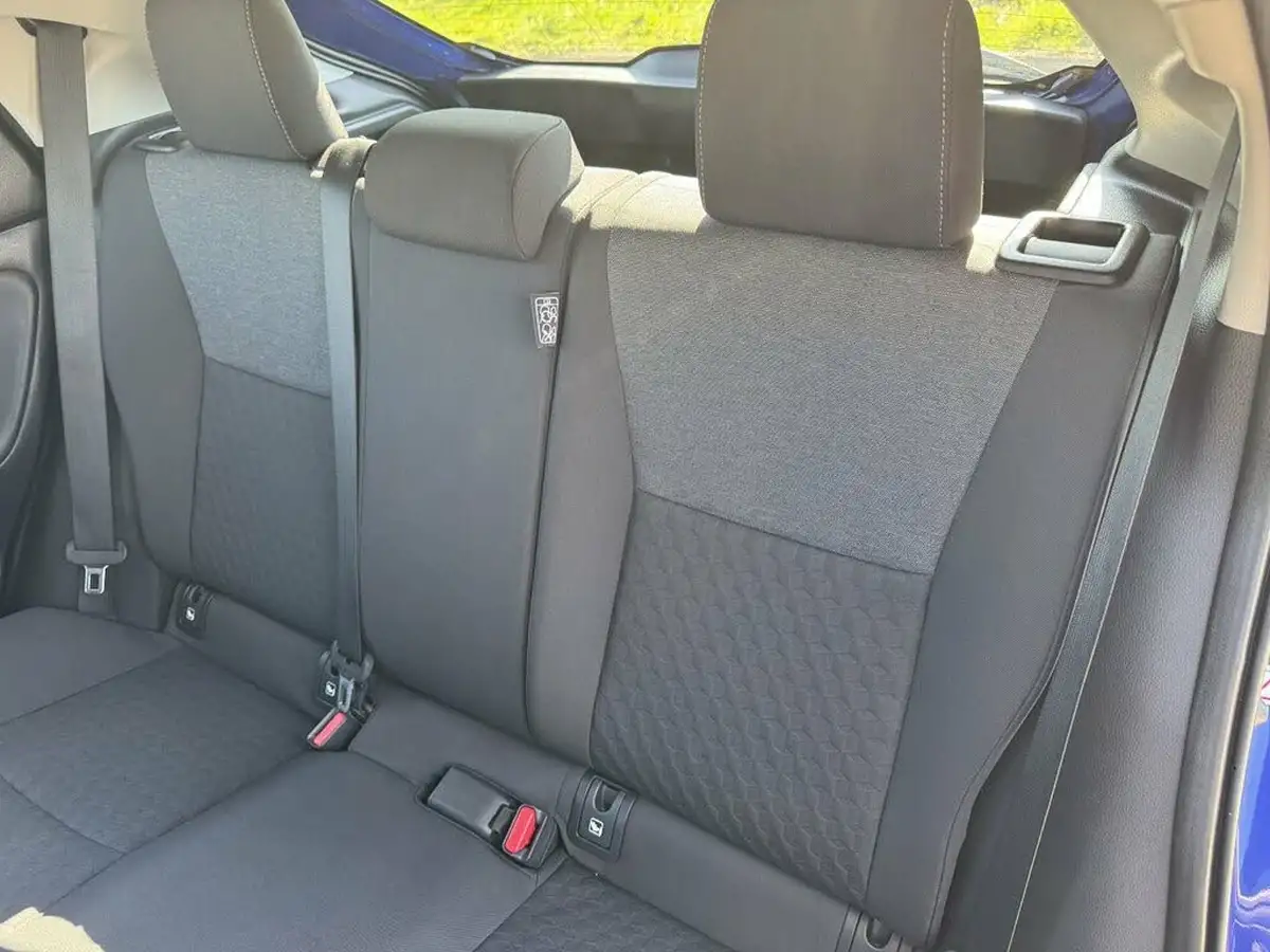 2021-toyota-yaris-15-vvt-i-icon-114bhp-hybrid-1490cc-e-cvt-big-23