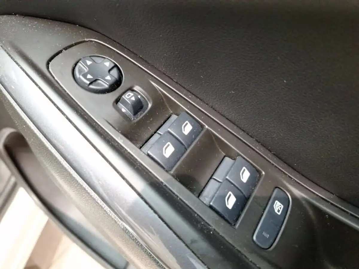 2019-vauxhall-grandland-x-15td-sport-nav-big-16