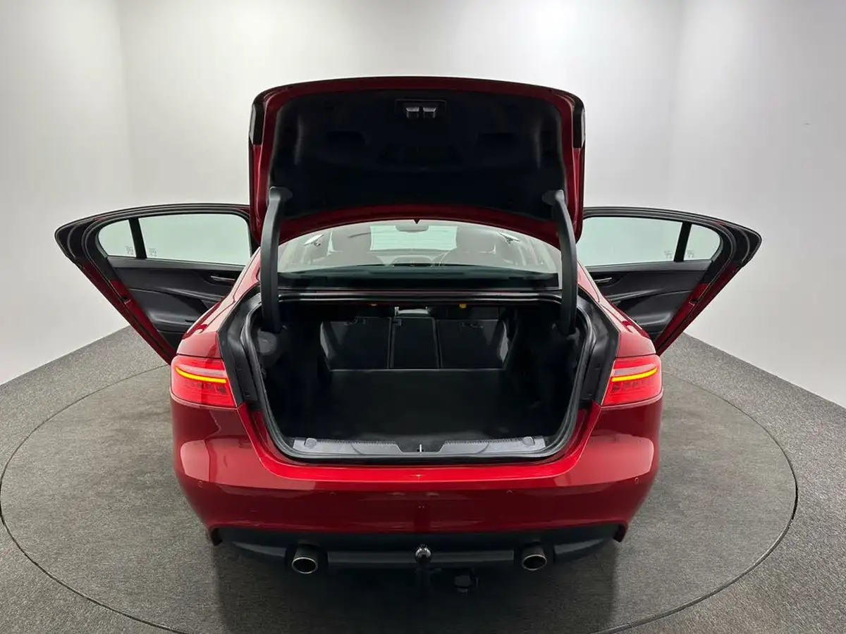 2018-jaguar-xe-20i-portfolio-200ps-1997cc-big-40