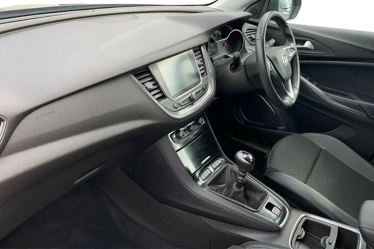 2019-vauxhall-grandland-x-12-tech-line-nav-big-11