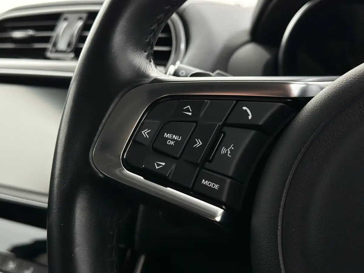 2018-jaguar-xe-20i-portfolio-200ps-1997cc-big-12