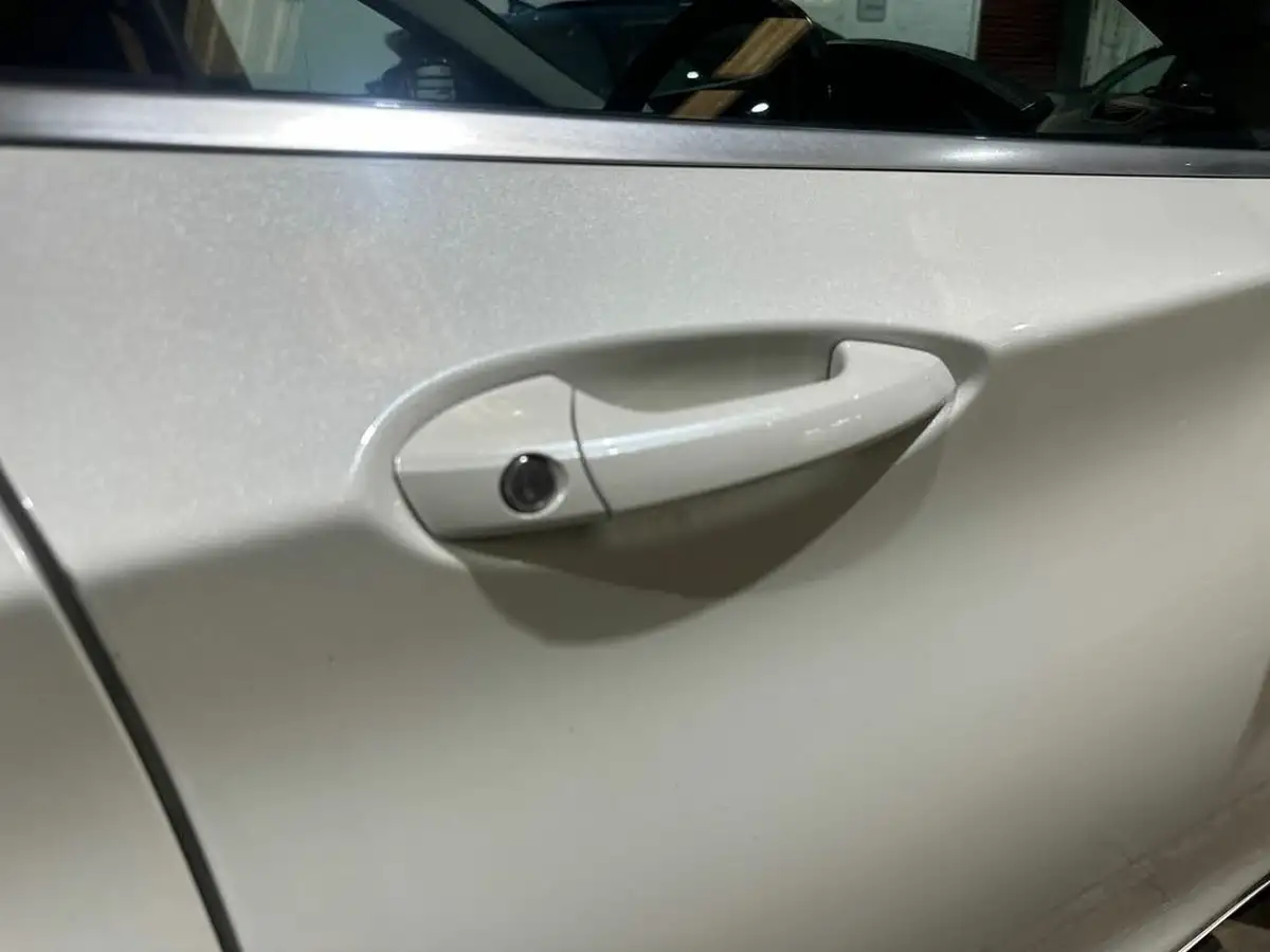 2017-infiniti-q30-15d-se-big-29