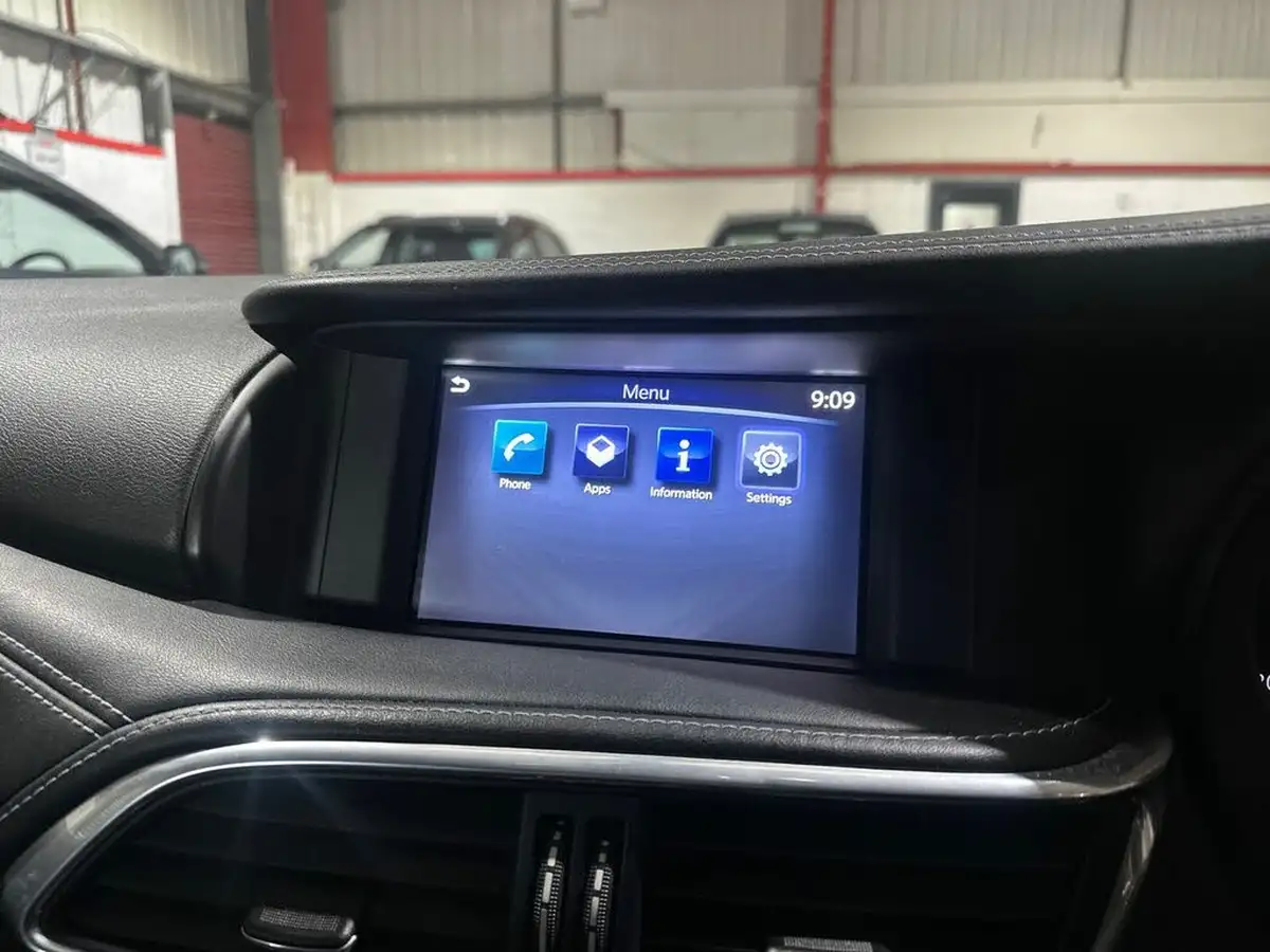 2017-infiniti-q30-15d-se-big-9
