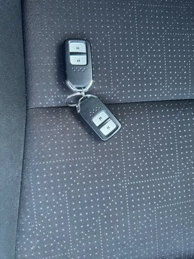 2014-honda-fit-hybrid-big-17