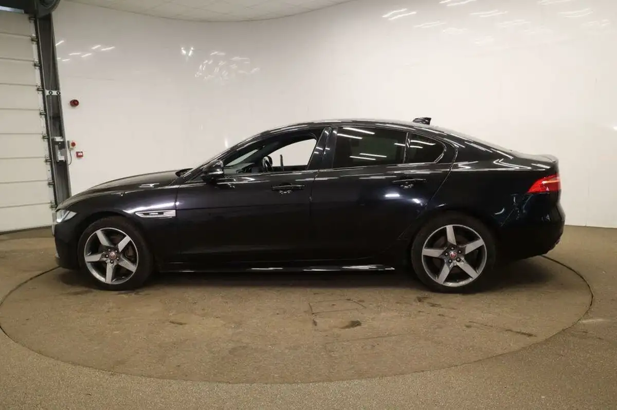 2017-jaguar-xe-20d-r-sport-240ps-awd-ss-1998cc-auto-big-7
