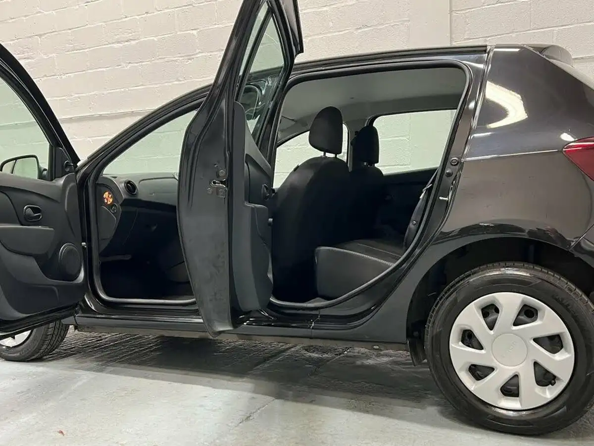 2020-dacia-sandero-10-sce-essential-big-37