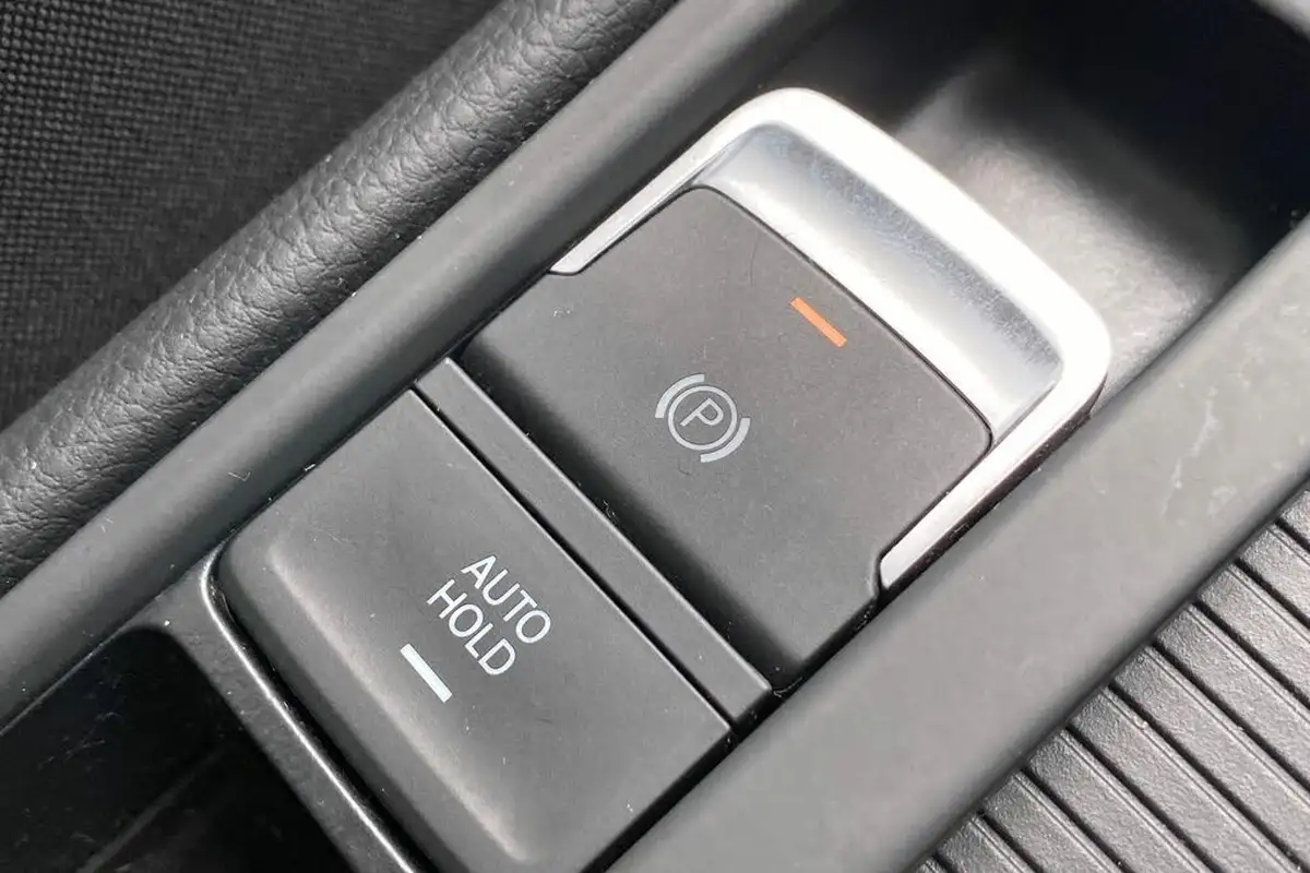 2018-volkswagen-golf-20tdi-gt-estate-5d-dsg-big-28