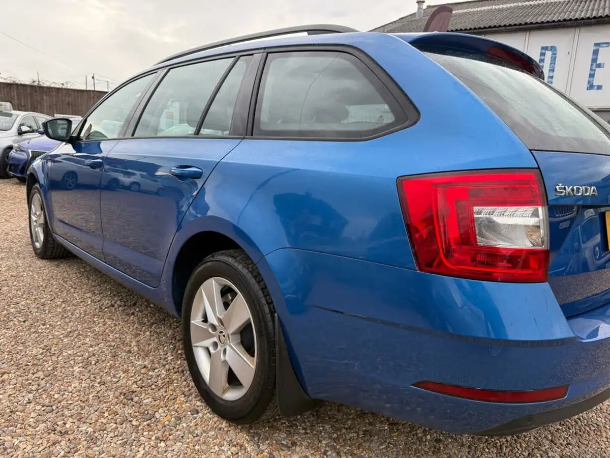 2017-skoda-octavia-16tdi-se-115ps-estate-1596cc-dsg-big-8