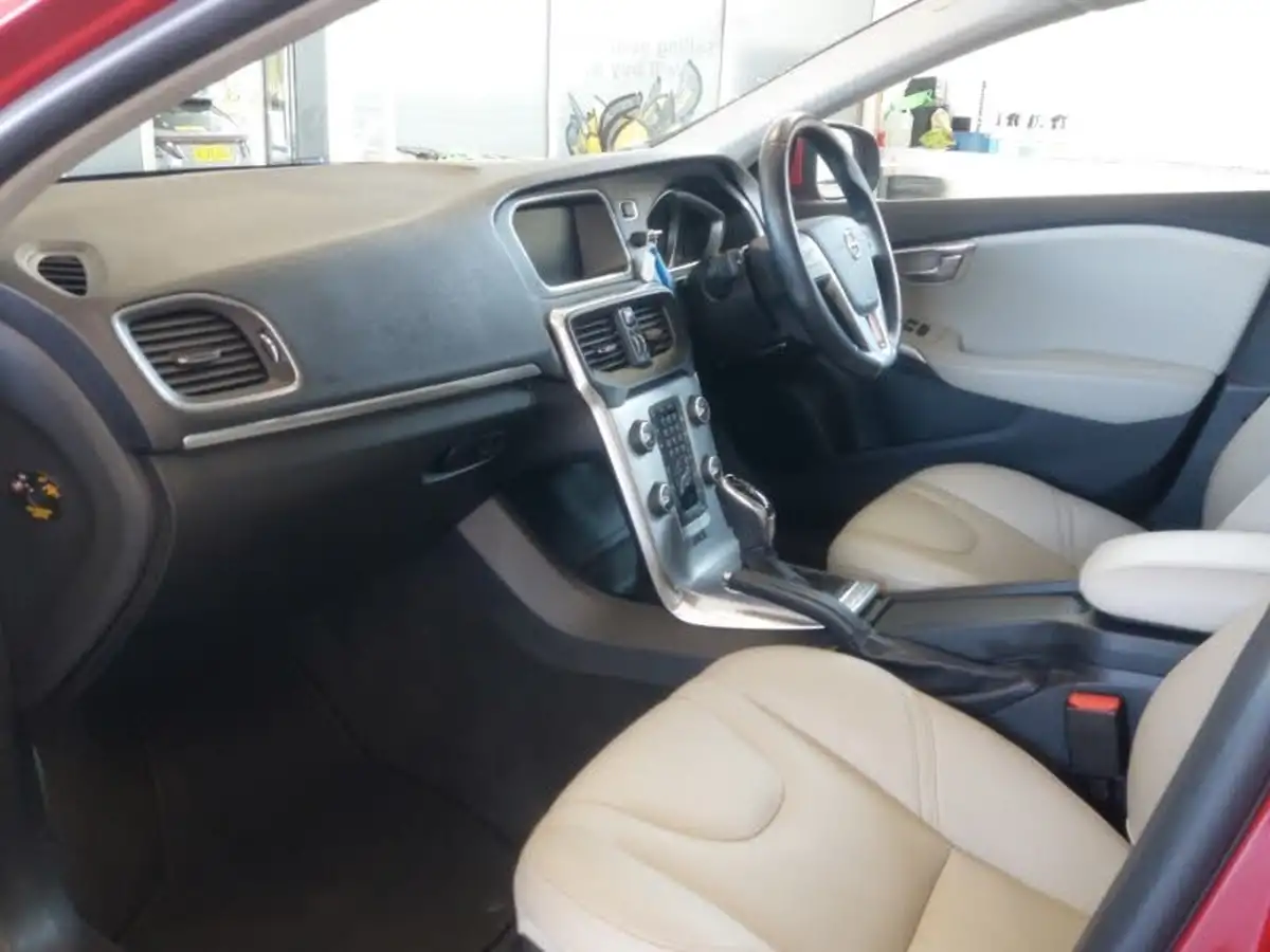 2019-volvo-v40-15-t3-inscription-big-11